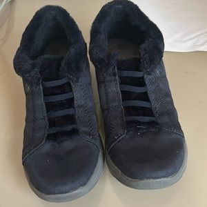 Bzees shoes.Preowned condition.size 7.Dark blue